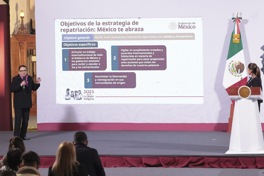 Cuauhtémoc, Ciudad de México. 21 de enero 2025. La presidenta constitucional de los Estados Unidos Mexicanos, la Doctora Claudia Sheinbaum Pardo en conferencia de prensa matutina en el salón de la Tesorería de Palacio Nacional. Acompañan a la presidenta: David Kershenobich, secretario de salud; Juan Ramón de la Fuente, secretario de Relaciones Exteriores; Rosa Icela Rodríguez Velázquez, secretaria de Gobernación; Roberto Velasco Álvarez, jefe de la unidad para América del Norte de la SRE y Ramiro López Elizalde, subsecretario de Prevención y Promoción de la Salud. Foto: Juan Carlos Ramos Mamahua /Presidencia